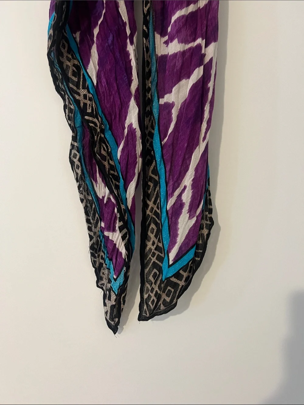 Banana Republic Purple Patterned Lightweight Scarf. Gorgeous!